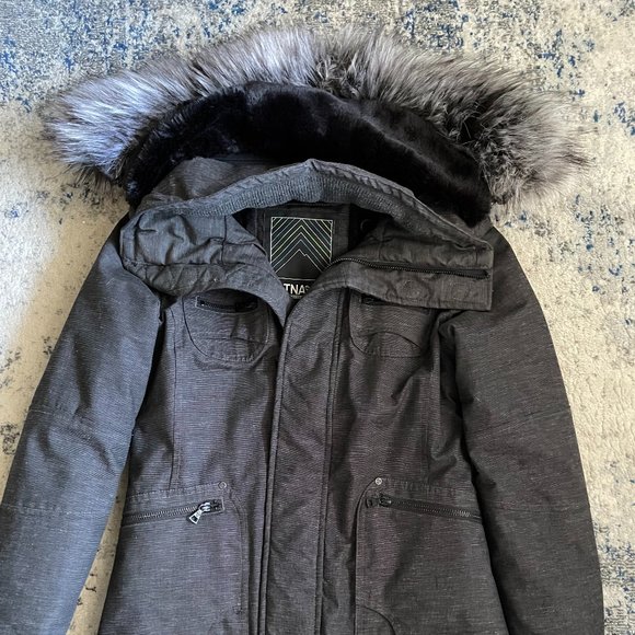COPY - Aritzia TNA Parka Winter Jacket coat Verbier for CCO event - Picture 2 of 3